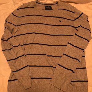 American Eagle: Men’s crewneck sweater
